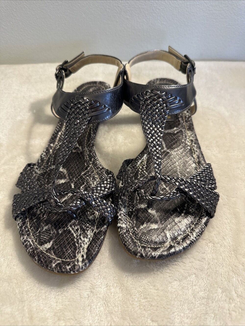 Enzo Angiolini Metallic Gray Leather Womens Strappy Sandal Size 8.5 Thong - Picture 1 of 10